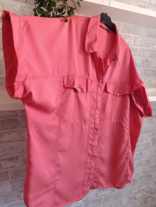 Camisa rosa de manga corta