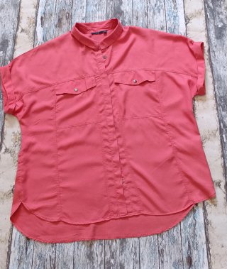 Camisa rosa de manga corta