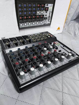 Behringer Xenyx 1202 Mezclador