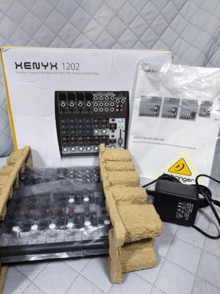 Behringer Xenyx 1202 Mezclador