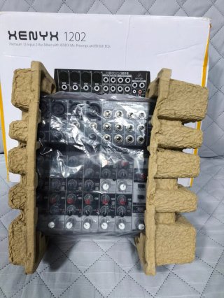 Behringer Xenyx 1202 Mezclador