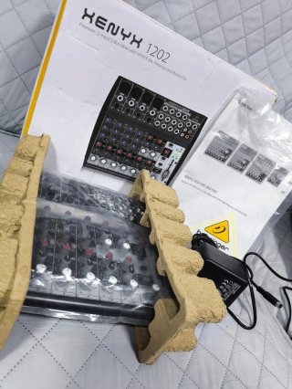 Behringer Xenyx 1202 Mezclador