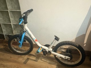 Bicicleta infantil Btwin blanca y azul