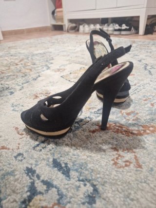 Zapatos de tacón negros