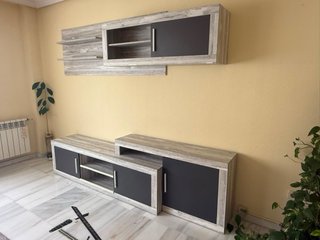 Mueble de salón de madera gris
