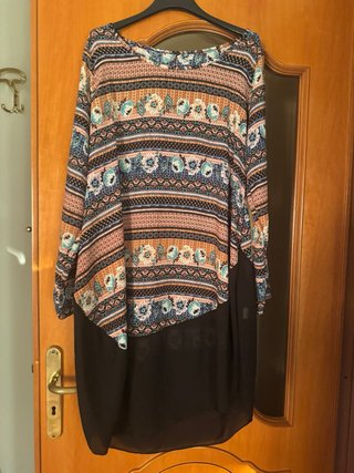 Coordinato abito multicolor e borsetta rosa