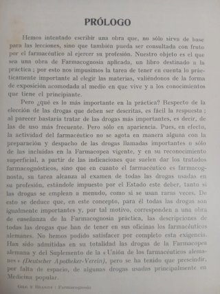 Antiguo libro de material farmacéutica vegetal y