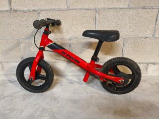 Bici sin pedales Btwin roja