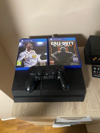 PS4 (PlayStation 4) Negra + Mando + Juegos
