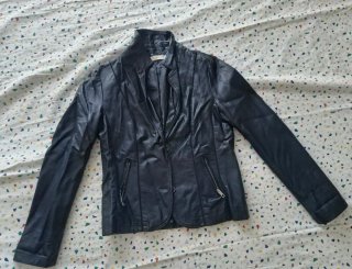 Chaqueta de cuero negra