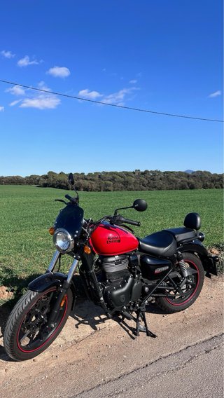 Royal Enfield Meteor 350 Roja