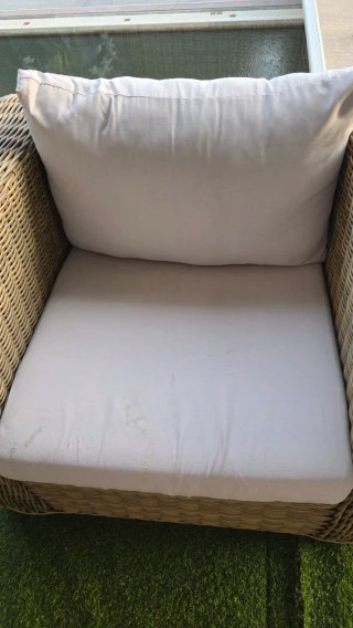 Sillón de jardín beige y blanco