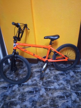 Bicicleta BMX Naranja escucho ofertas