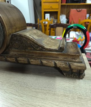 Reloj de sobremesa antiguo de madera