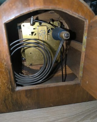 Reloj de sobremesa antiguo de madera
