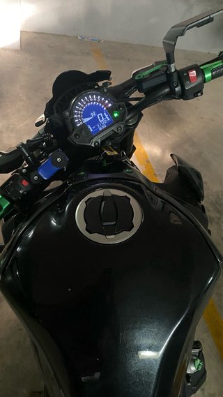 Kawasaki Z900 Negra y Verde