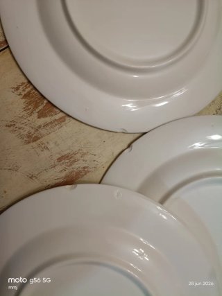 Set di stoviglie in ceramica bianca 18 pezzi con rilievo