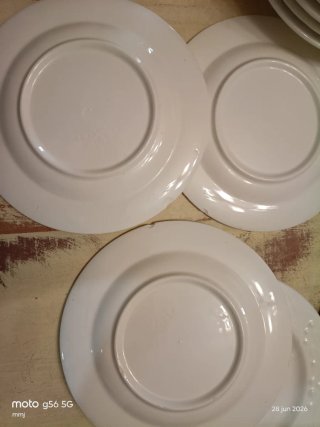 Set di stoviglie in ceramica bianca 18 pezzi con rilievo