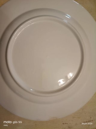 Set di stoviglie in ceramica bianca 18 pezzi con rilievo