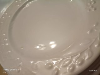 Set di stoviglie in ceramica bianca 18 pezzi con rilievo