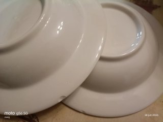 Set di stoviglie in ceramica bianca 18 pezzi con rilievo