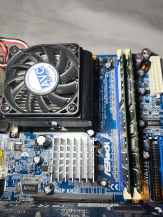 Placa ASRock K7 + FX5200 + 768MB RAM