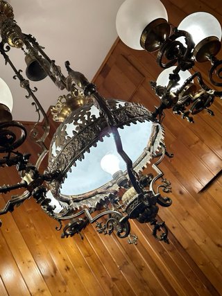 Lámpara de bronce modernista con campana