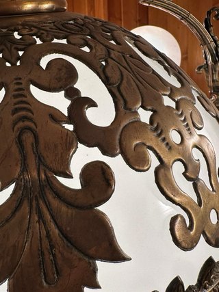Lámpara de bronce modernista con campana