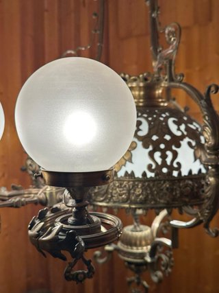 Lámpara de bronce modernista con campana