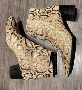 Botines Mango efecto piel serpiente T.38