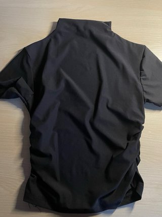 Maglia nera collo alto
