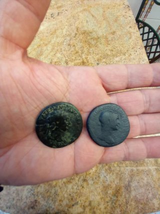 Dos Monedas Romanas, Sestercios de Trajano