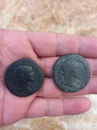 Dos Monedas Romanas, Sestercios de Trajano