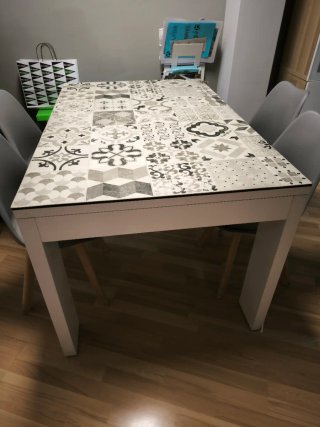 Mesa comedor extensible blanca y cristal negro