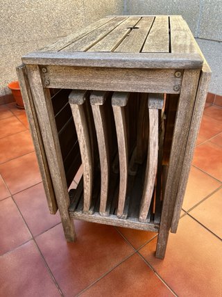 Mesa de jardín plegable con ruedas y cuatro sillas