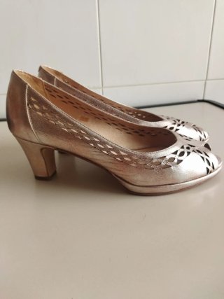 Zapatos dorados vintage mujer