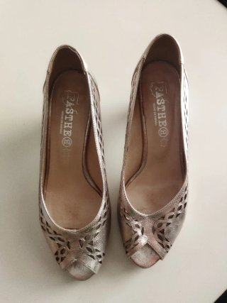 Zapatos dorados vintage mujer