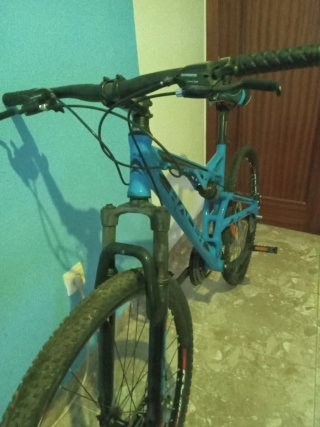 Bicicleta de montaña doble suspensión