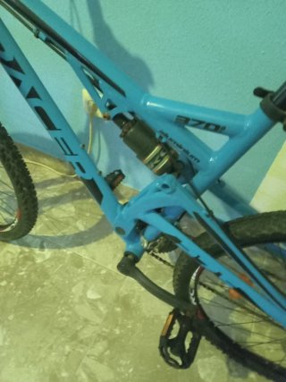 Bicicleta de montaña doble suspensión