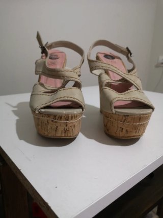 Sandalias de piel con plataforma