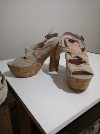 Sandalias de piel con plataforma