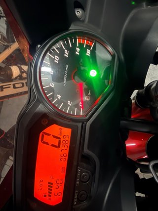 Yamaha FZ2 Naked Roja y Negra