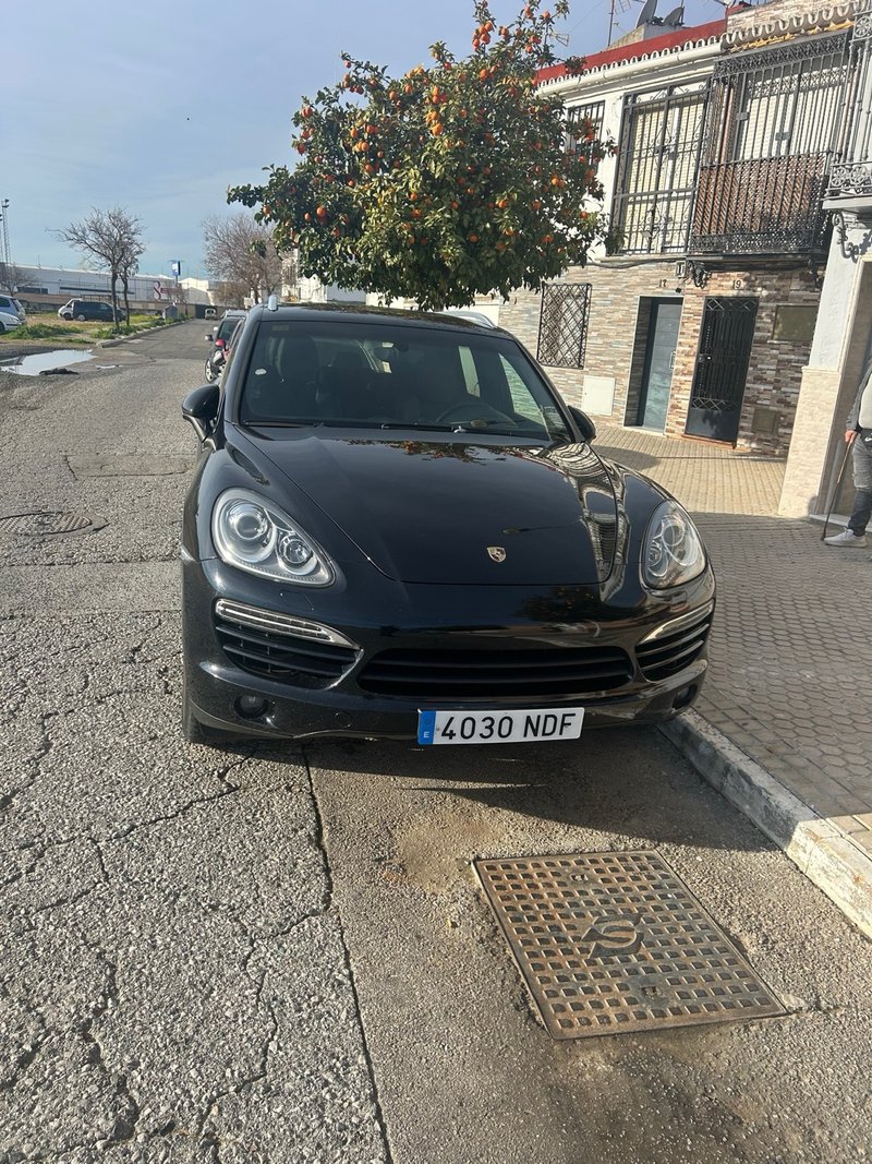 Porsche Cayenne 2012 - foto 1