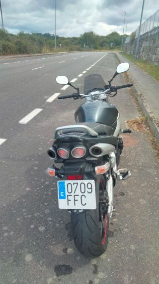 Suzuki GSR Naked Gris/Plata