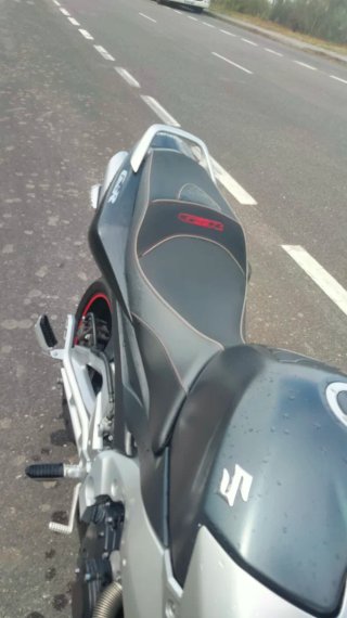 Suzuki GSR Naked Gris/Plata