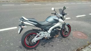 Suzuki GSR Naked Gris/Plata