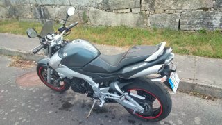 Suzuki GSR Naked Gris/Plata