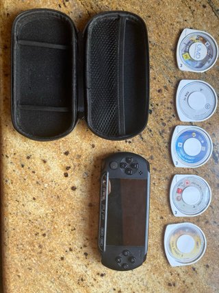 Sony PSP Street Negra + 5 Juegos UMD