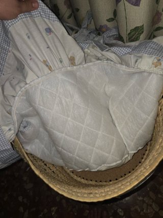 Moisés de mimbre completo con ruedas y vestidura