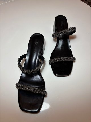 Sandalias negras adornadas talla 40